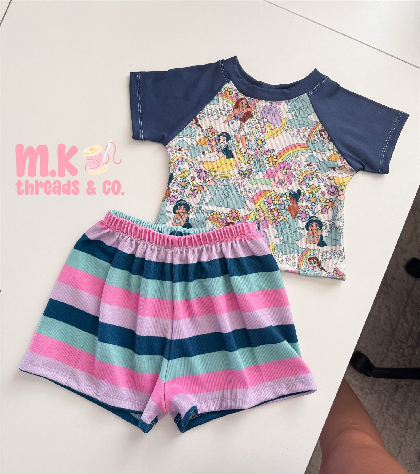 2T Mod Crop Raglan & Flow Shorts